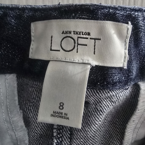 Loft denim skirt size 8 - Picture 2 of 3